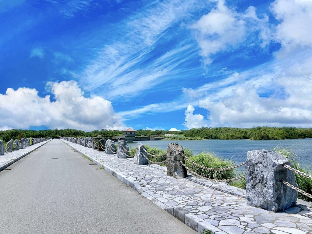 倉敷ダムの道路写真