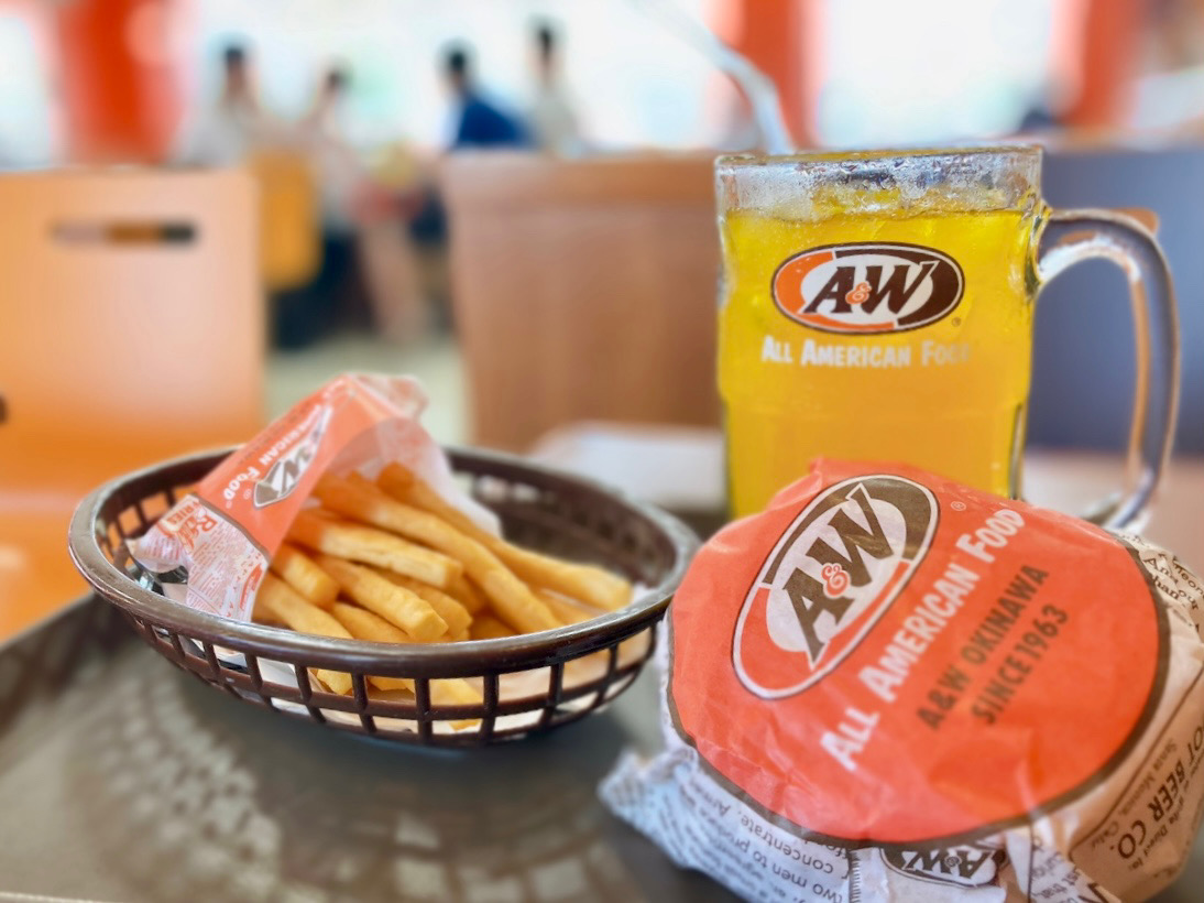 A&W（エイアンドダブリュ）は沖縄限定の人気ハンバーガチェーン店！